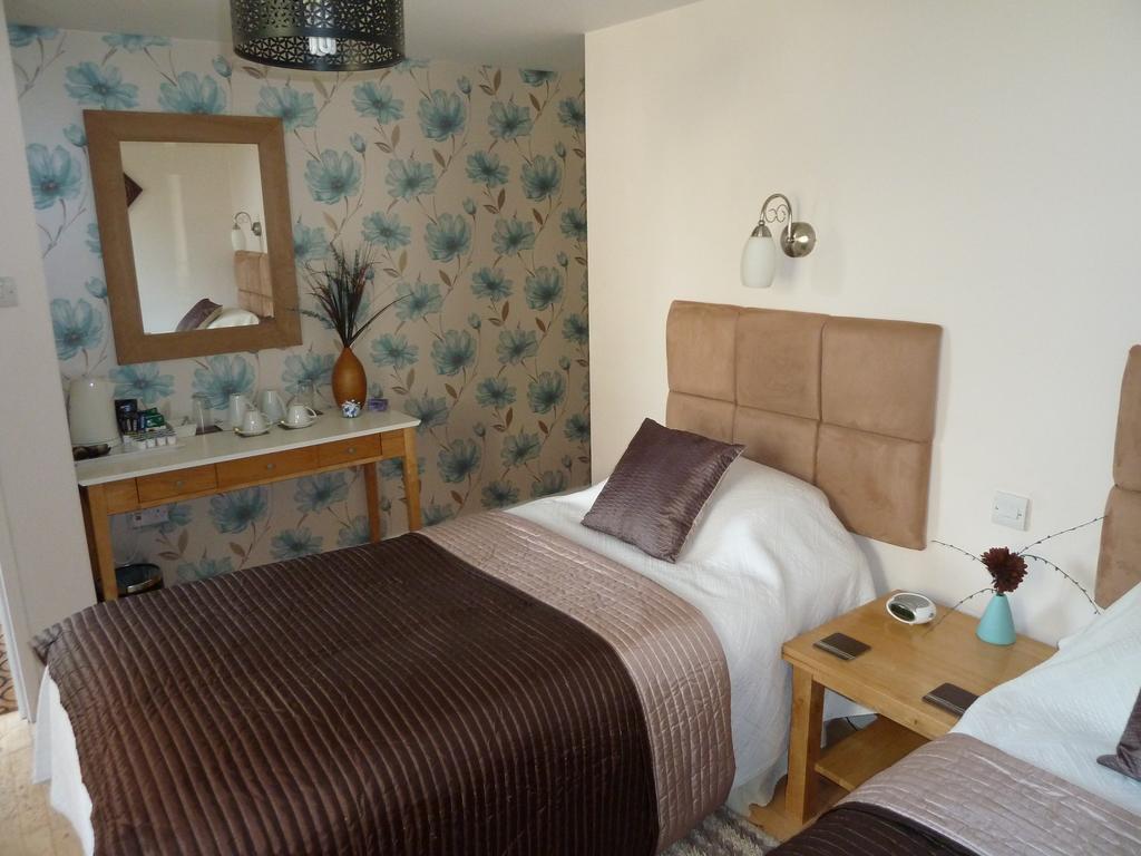 The Willows Guest House Takeley Extérieur photo
