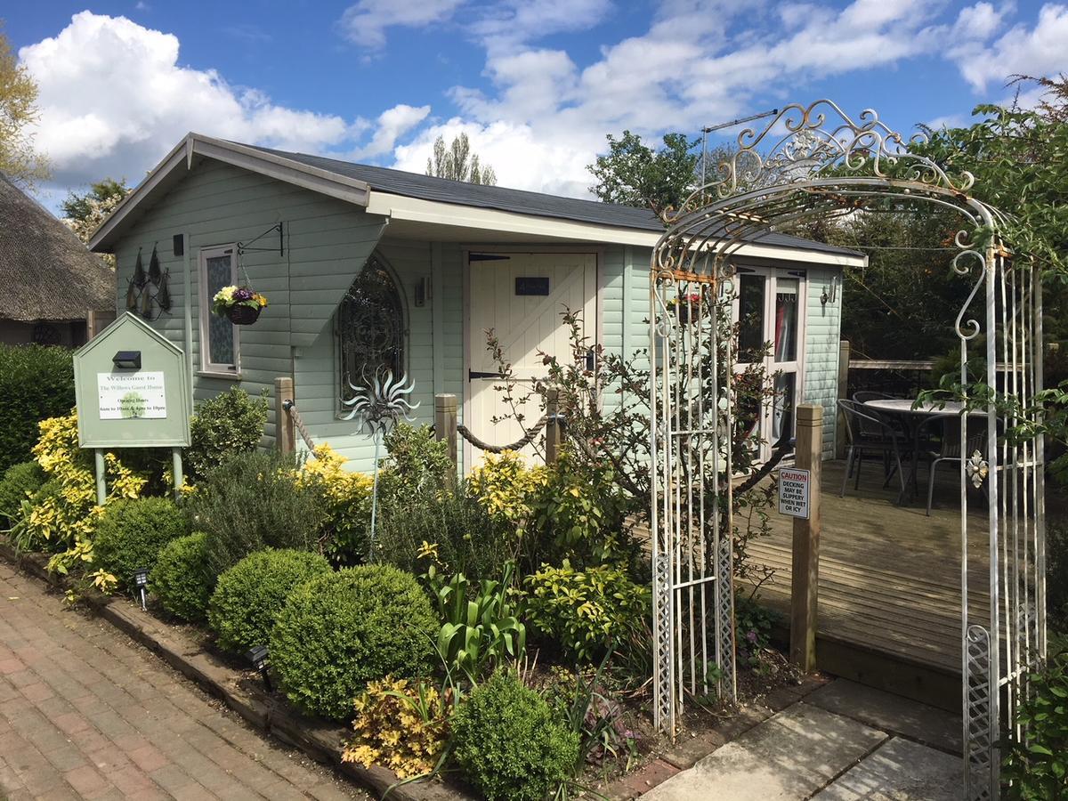 The Willows Guest House Takeley Extérieur photo